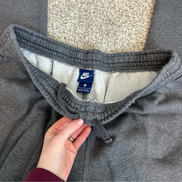 Men’s Nike sweatpants - Picture 3 of 5